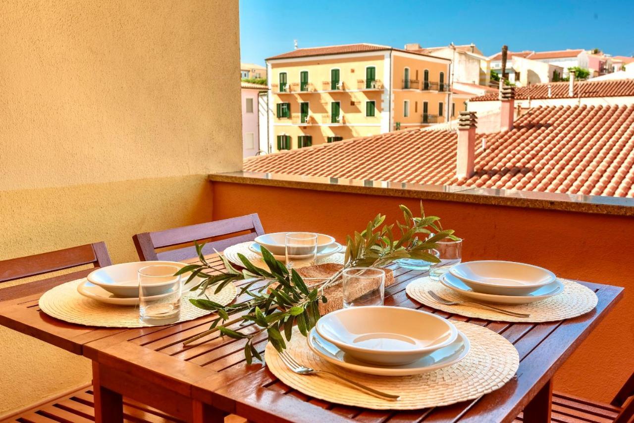 Apartments With Swimming Pool In Santa Teresa Di Gallura Ngoại thất bức ảnh