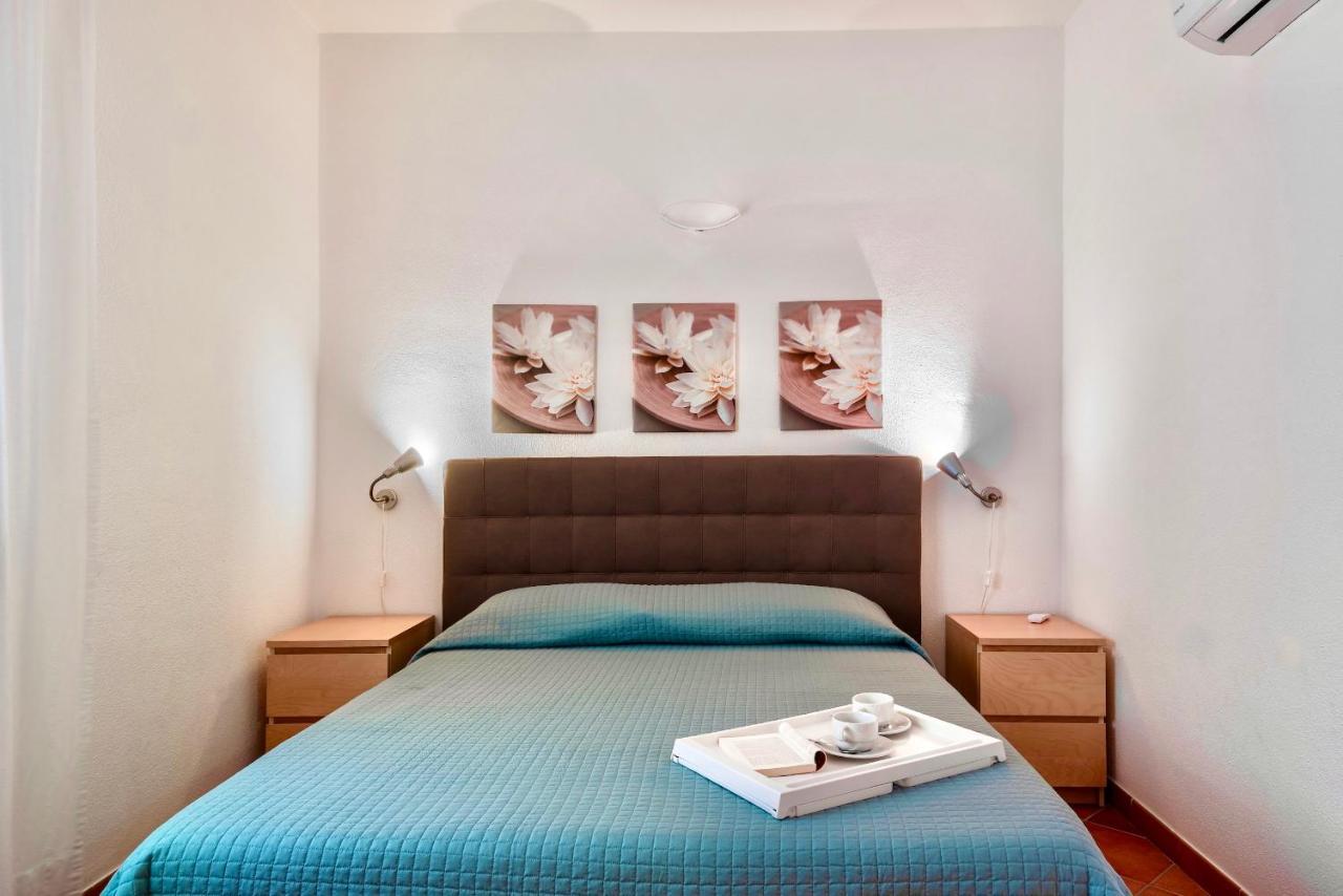 Apartments With Swimming Pool In Santa Teresa Di Gallura Ngoại thất bức ảnh