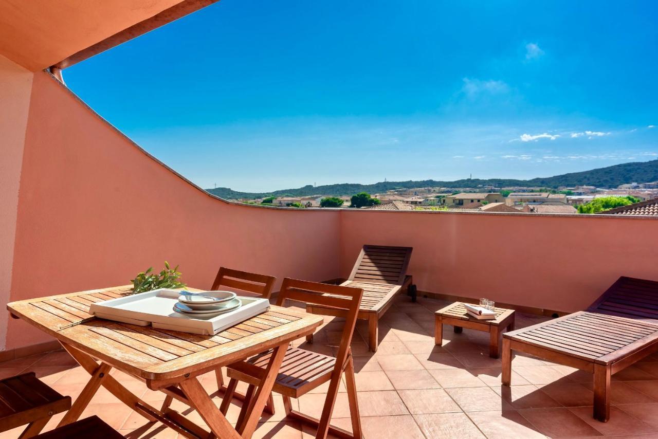 Apartments With Swimming Pool In Santa Teresa Di Gallura Ngoại thất bức ảnh