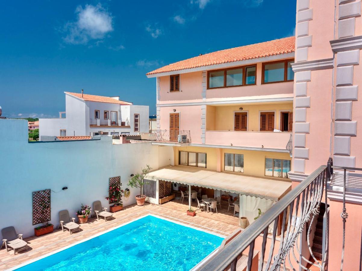 Apartments With Swimming Pool In Santa Teresa Di Gallura Ngoại thất bức ảnh