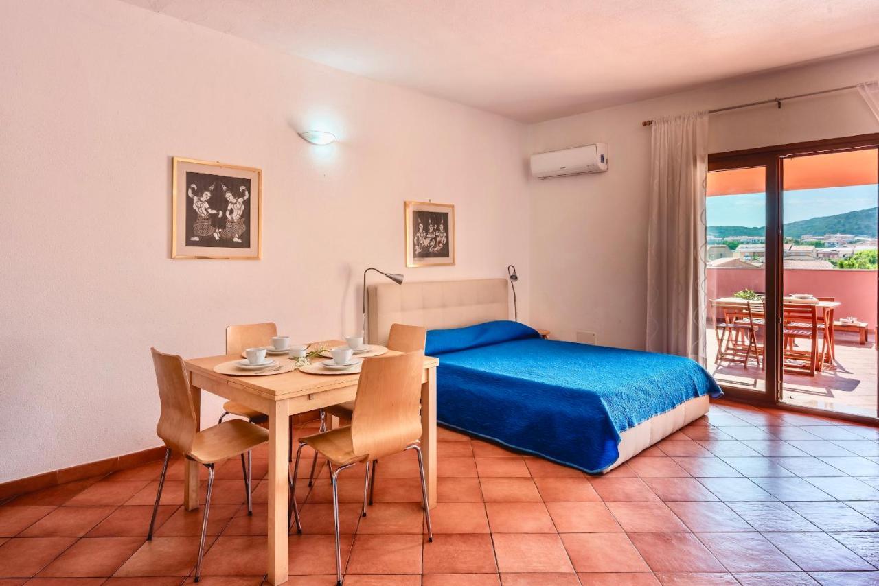 Apartments With Swimming Pool In Santa Teresa Di Gallura Ngoại thất bức ảnh